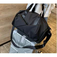 Спортивна жіноча сумка водовідштовхувальна на 4 кишені Чорна Спортивна жіноча сумка водовідштовхувальна на 4 кишені Чорна